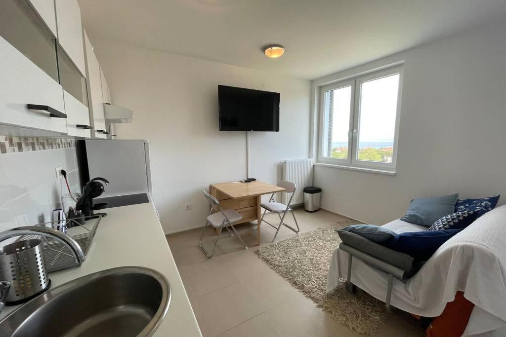Apartment Gema - One bedroom apartment Izola Buitenkant foto